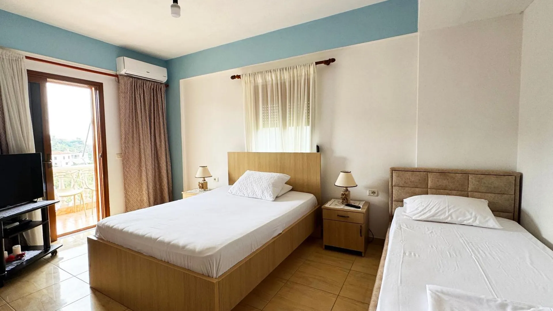 Antonia Rooms Qeparo