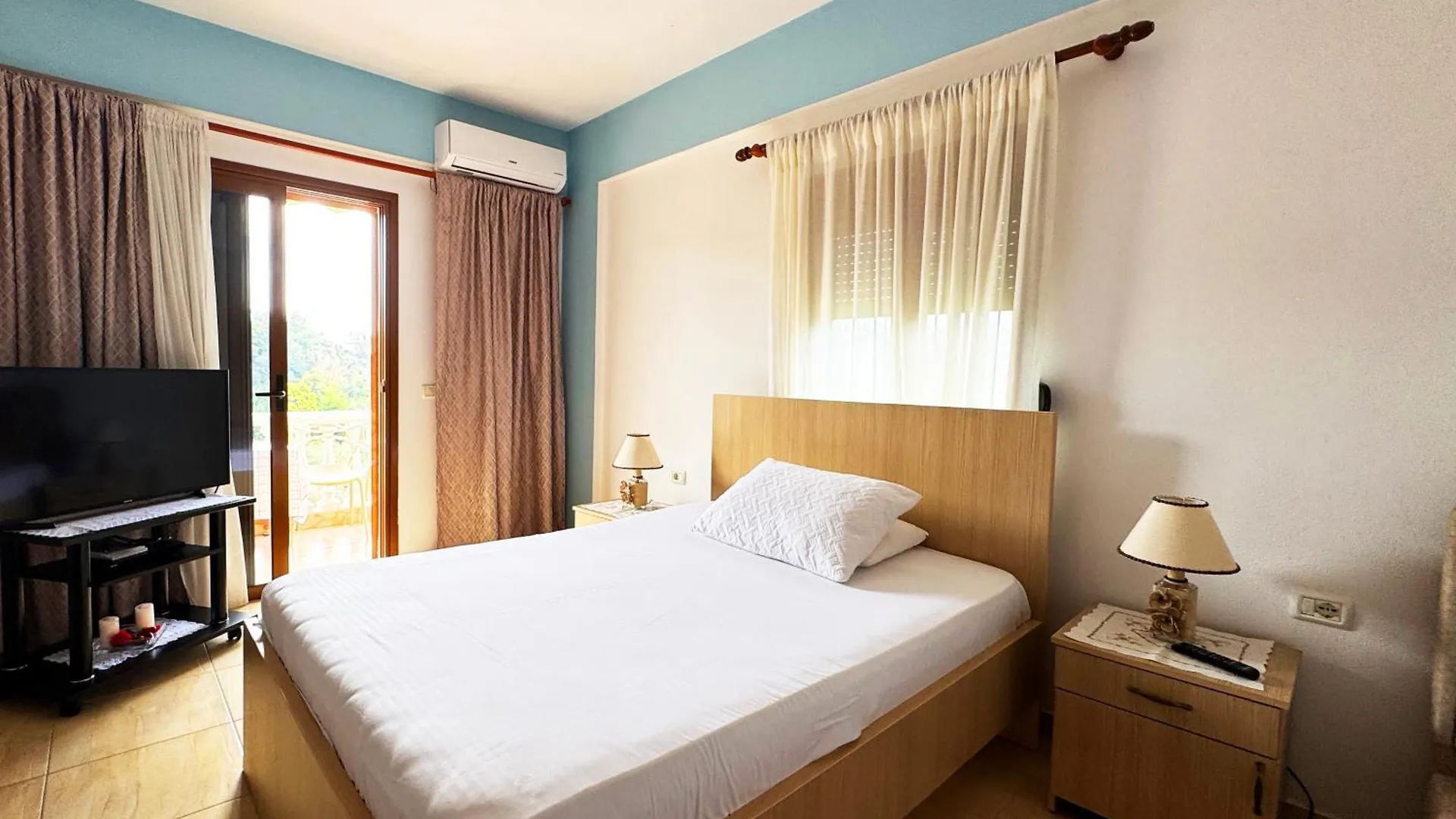 Antonia Rooms Qeparo