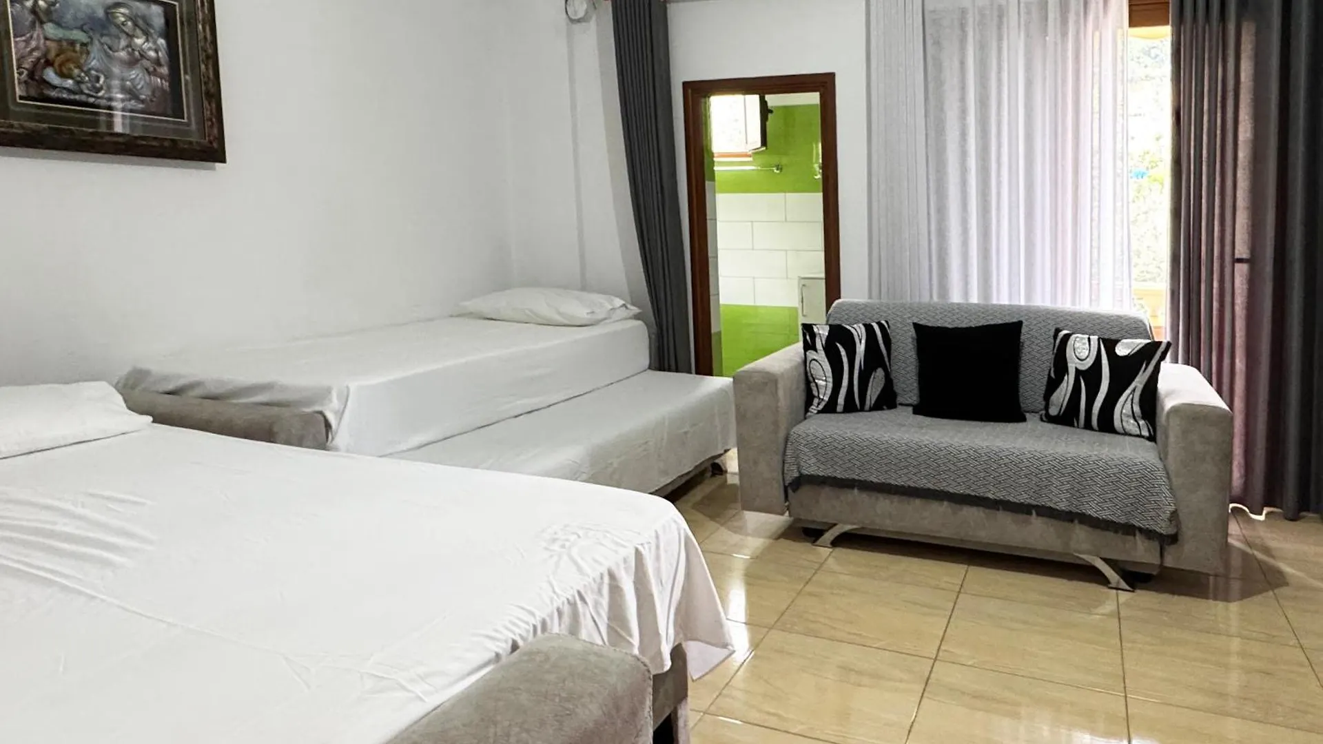 Antonia Rooms Qeparo Guest house
